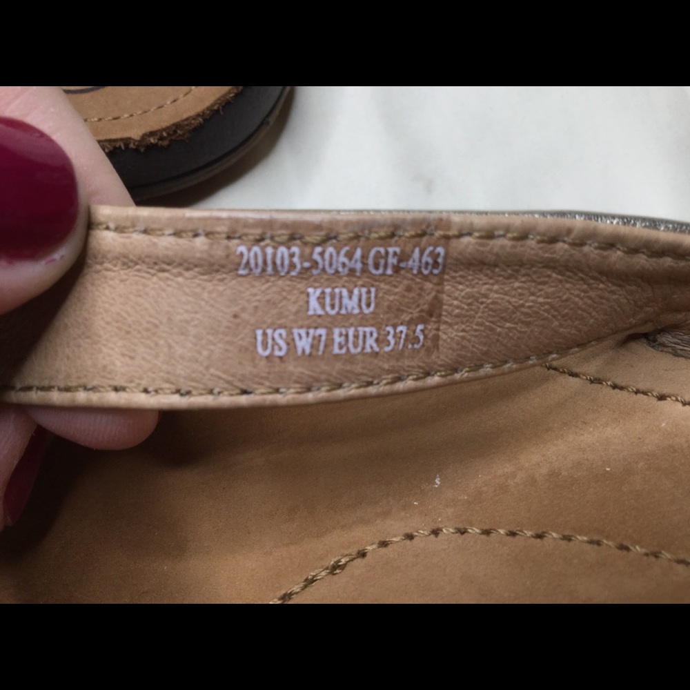 OluKai Kumu Gold Flip Flop Sandals - 7 - Picture 5 of 8